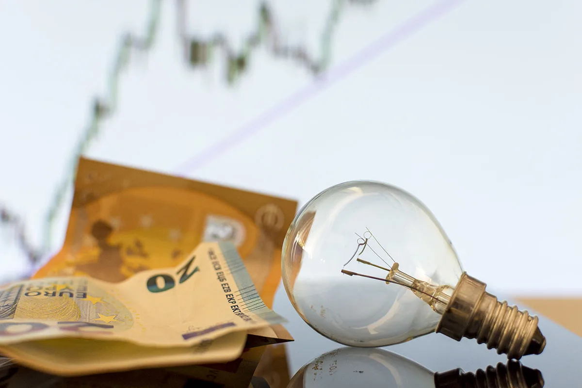 Le prix de l'électricité bondit de 33,5 % aujourd'hui 1er juin (voici les heures à éviter)